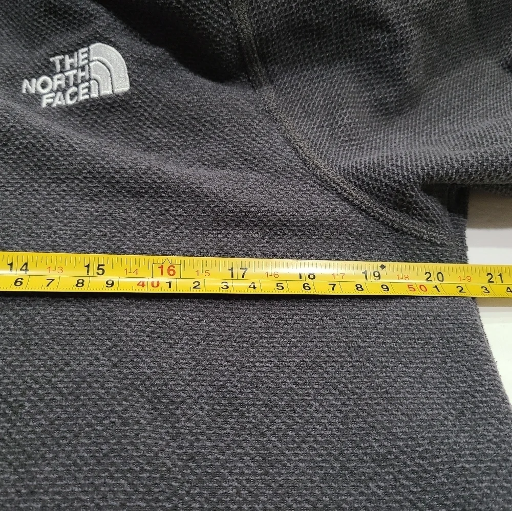The North Face textured fleece men's pullover size M 1/4zip